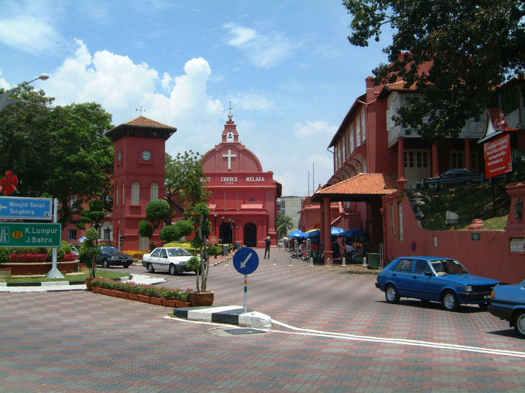 malacca-stadthuys-square-mar-2001-00